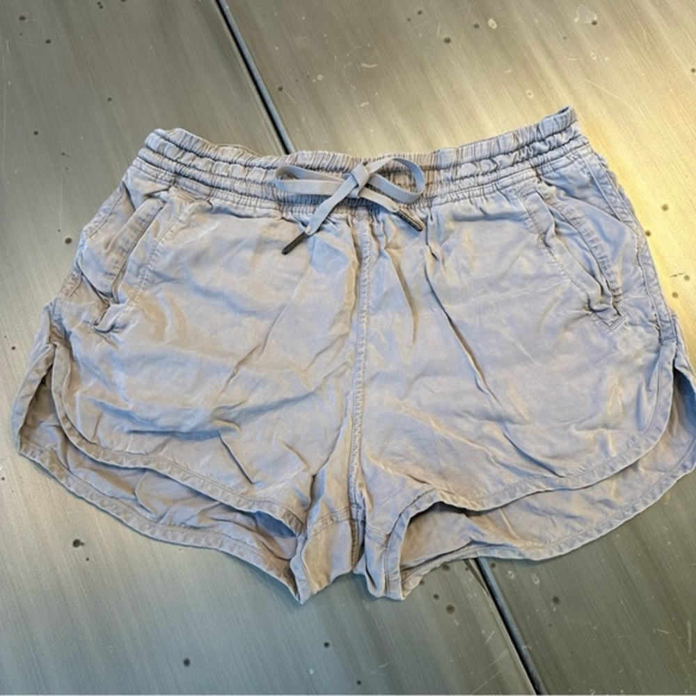Lululemon Grey Hotty Hot Varsity Athletic Shorts size 6